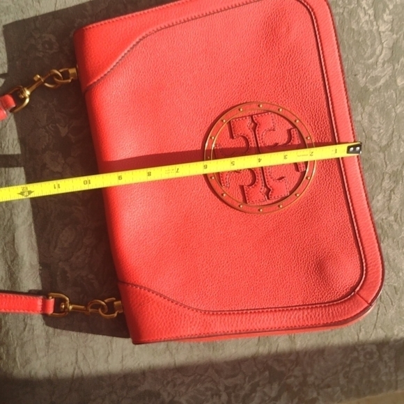 Tory Burch Logo Poppy Red Grained Leather Shoulder Bag - Picture 12 of 12